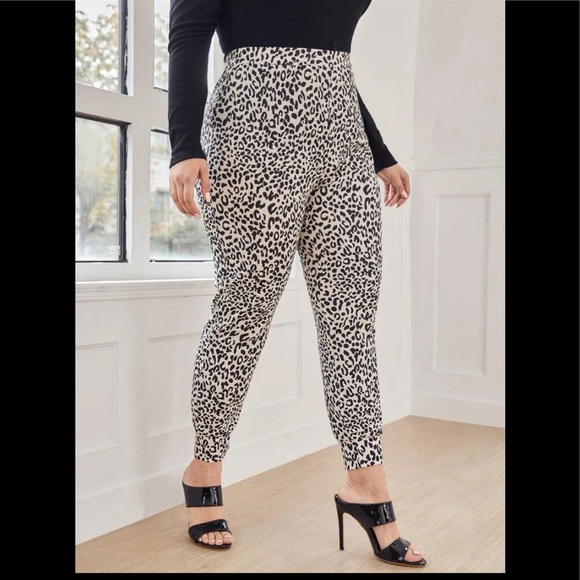 🗣Plus..Snow leopard print pants - Picture 5 of 5